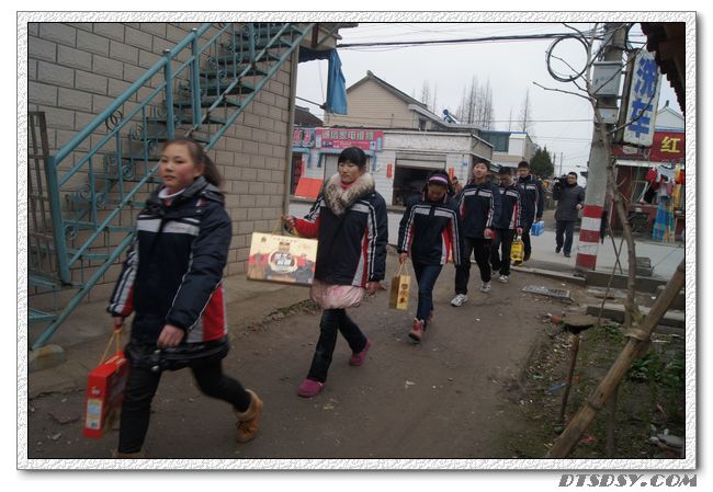 走入社区 关注老人